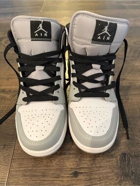 Jordan 1s smoke grey